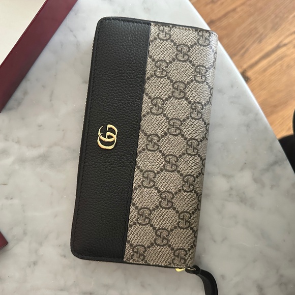 New Gucci Zip Around Wallet - Picture 1 of 5